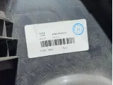 Обшивка двери задней левой Kia Rio 3 833014Y100WK. Потертость.