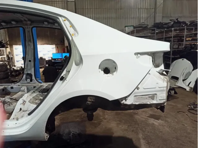 Крыло заднее левое Kia Rio 3. Дефекты.