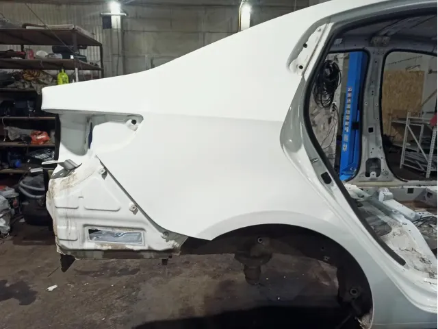 Крыло заднее правое Kia Rio 3. Царапины,вмятины.