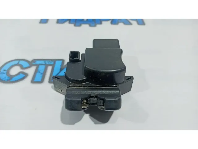 Замок багажника Kia Rio 3 812304Y000.