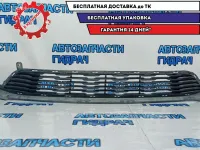 Решетка в бампер центральная Kia Rio 3 865614Y000. Дефекты.