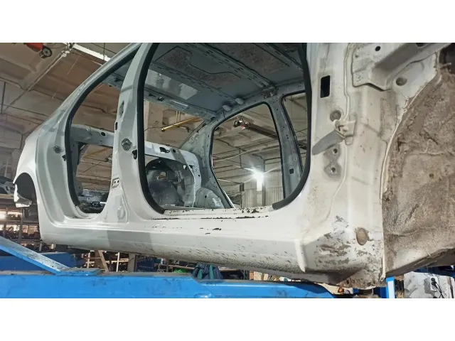 Порог со стойкой правый Kia Rio 3 .