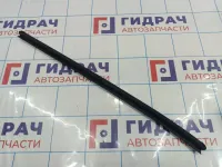 Уплотнитель стекла двери заднего левого Kia Rio 3 (QB) 83231-4X000