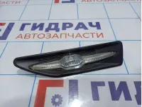 Повторитель на крыло левый белый Kia Rio 3 (QB) 92303-4X000