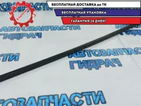 Накладка стекла переднего правого Kia Rio 3 82220-4Y000.
