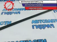 Накладка стекла переднего левого Kia Rio 3 82210-4Y000.