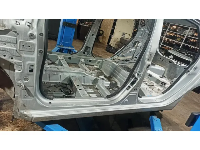 Порог со стойкой левый Kia Rio 3 .