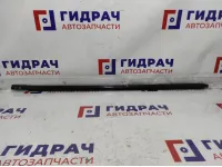 Накладка стекла переднего правого Kia Rio 3 82220-4Y000. Царапины.