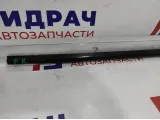 Накладка стекла переднего правого Kia Rio 3 82220-4Y000. Царапины.