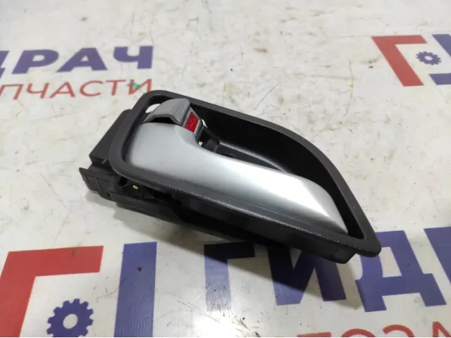 Ручка двери передней внутренняя левая Kia Rio 3 82610-4Y000-ASQ. Царапины.