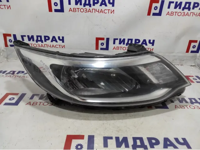 Фара правая Kia Rio 3 92102-4X500.