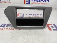Накладка декоративная под магнитолу Kia Rio 3 84741-4Y000. Царапины.