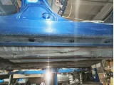 Порог со стойкой правый Kia Rio 3 71402-4YB00. Сколы ЛКП, вмятина.