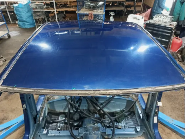Крыша Kia Rio 3 67111-4Y000. Сколы ЛКП,вмятины, красилась левая сторона.
