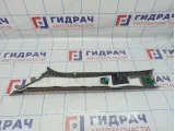 Обшивка стойки передней правой верхняя Kia Rio 3 858204Y0008M. Дефект.