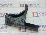 Накладка порога внутренняя задняя левая Kia Rio 3 858754Y000WK. Царапины, сломано крепление.