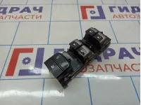 Блок управления стеклоподъемниками Kia Rio 4 (FB) 93571H0100CA