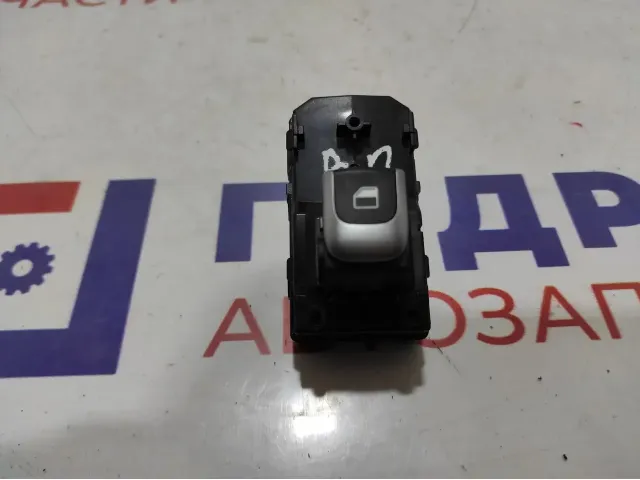 Кнопка стеклоподъемника Kia Rio 4 рестайлинг 93581-H0100.
