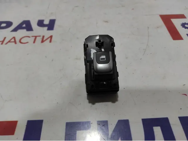 Кнопка стеклоподъемника Kia Rio 4 рестайлинг 93581-H0100.