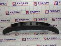 Решетка в бампер центральная Kia Rio 4 рестайлинг 86561-H0700. Царапины.