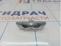 Повторитель на крыло правый белый Kia Rio 4 рестайлинг 92304-D8000.