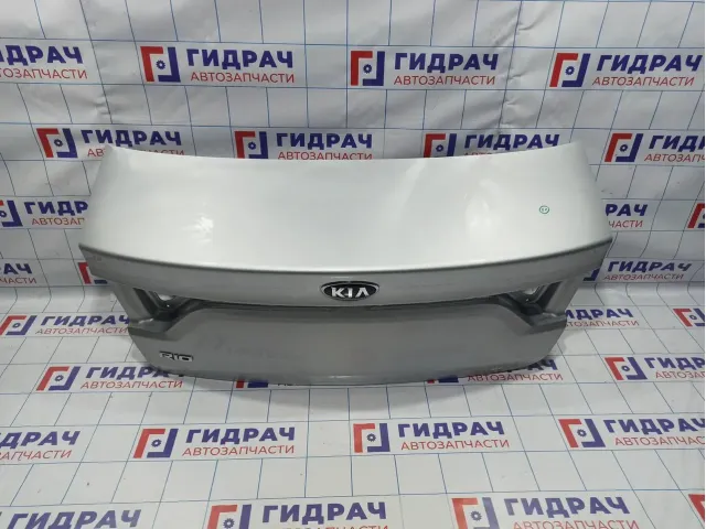 Крышка багажника Kia Rio 4 рестайлинг 69200-H0000. Вмятина.