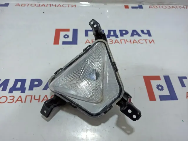 Фара противотуманная правая Kia Rio 4 рестайлинг 92208-H0500.