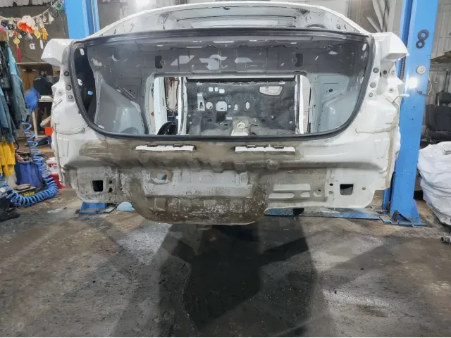 Панель задняя Kia Rio 4 (FB)