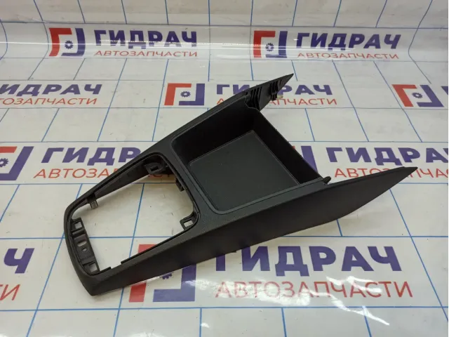 Накладка центральной консоли Kia Rio 4 (FB) 84650H0100WK