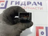 Кнопка стеклоподъемника передняя правая Kia Sorento (BL) 935753E010