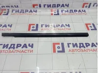 Накладка стекла заднего правого Kia Sorento (BL) 832203E000