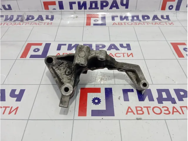 Кронштейн генератора Kia Sorento (BL) 374724A000
