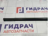 Накладка стекла заднего правого Kia Sorento (XM) 83220-2P000