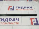 Накладка стекла заднего правого Kia Sorento (XM) 83220-2P000