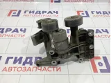 Кронштейн ролика-натяжителя Kia Sorento (XM) 25280-2G110
