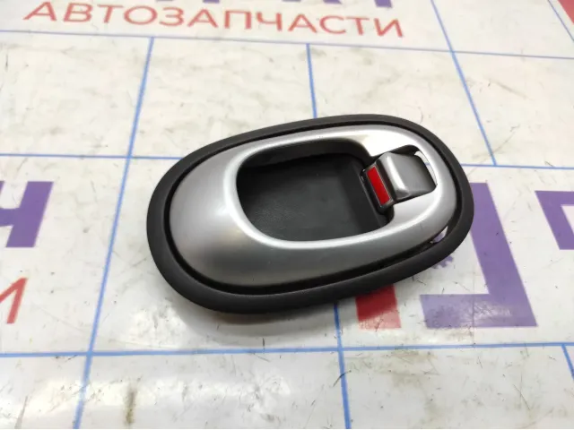 Ручка двери внутренняя левая Kia Soul 2 (PS) 82610B2000EQ. Царапины.