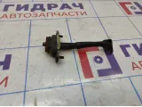 Ограничитель двери задней правой Kia Soul 2 (PS) 79490-B2000.