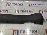 Накладка на порог левая Kia Soul 2 (PS) 87753-B2000. Пятна битума.