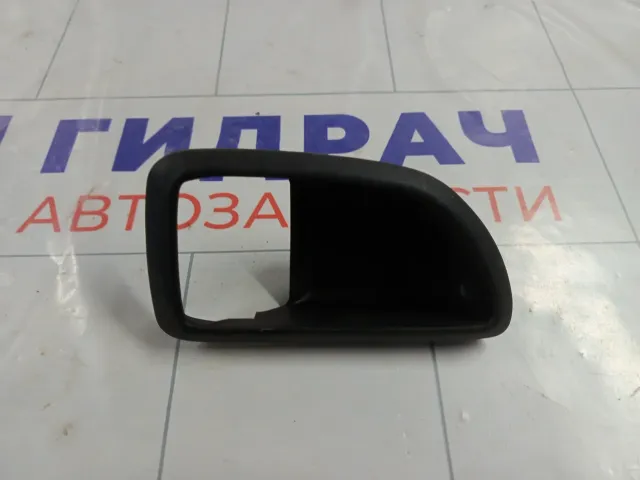Накладка ручки внутренней передней правой Kia Soul 826212K100