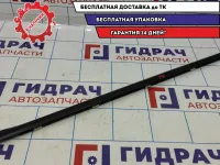 Накладка стекла переднего правого Kia Spectra 0K2A1-58810.