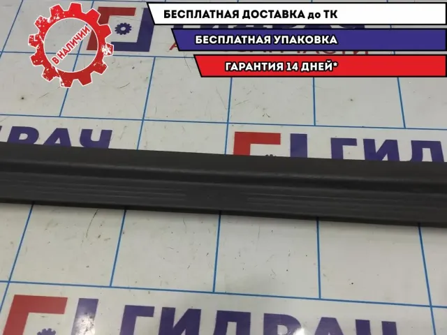 Накладка порога внутренняя передняя правая Kia Spectra 0K2A1-68710-F96.