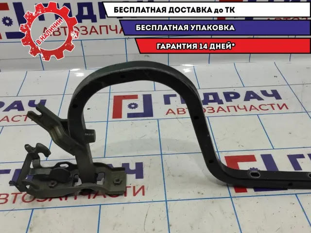 Петля крышки багажника левая Kia Spectra 0K2A1-52720.