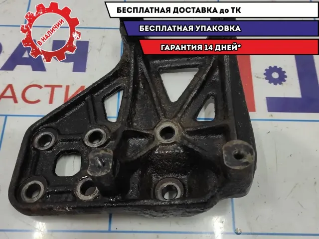 Кронштейн компрессора кондиционера Kia Spectra 0K2N1-15810.