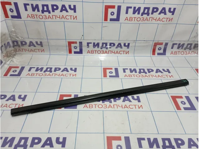 Накладка стекла заднего правого Kia Spectra (SD) 0K2A172810A