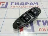 Блок управления стеклоподъемниками Kia Spectra (SD) 0K2N2-66350