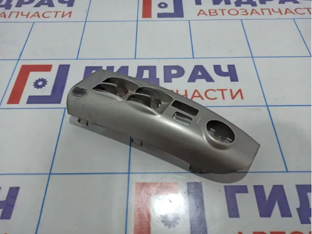 Накладка блока управления скелоподъемниками Kia Sportage (KM)