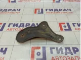 Кронштейн передней балки правый Kia Sportage (KM) 62477-2E100