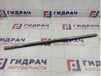 Накладка стекла заднего правого Kia Sportage (QL) 83220-D9000