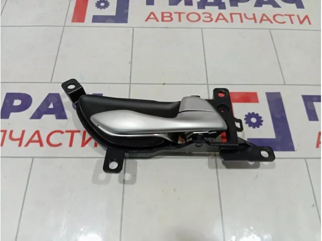 Ручка двери внутренняя правая Kia Stinger 82640J5000