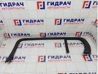 Накладка двери внутренняя задняя правая Kia Stinger 83920J5000